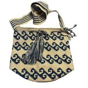 100 % Hand Woven in Colombia Blue and White Pattern Shoulder Bag